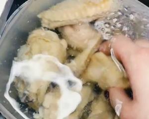 可乐鸡翅的做法 步骤2